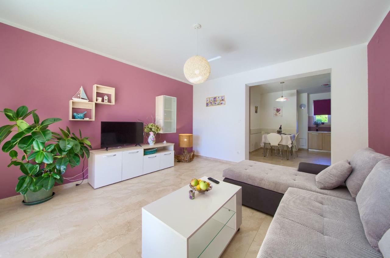 Stela Apartment
